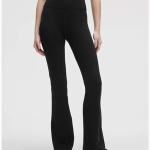 Groove Nulu High-Rise Flared Pant Regular 
Lululemon size 6